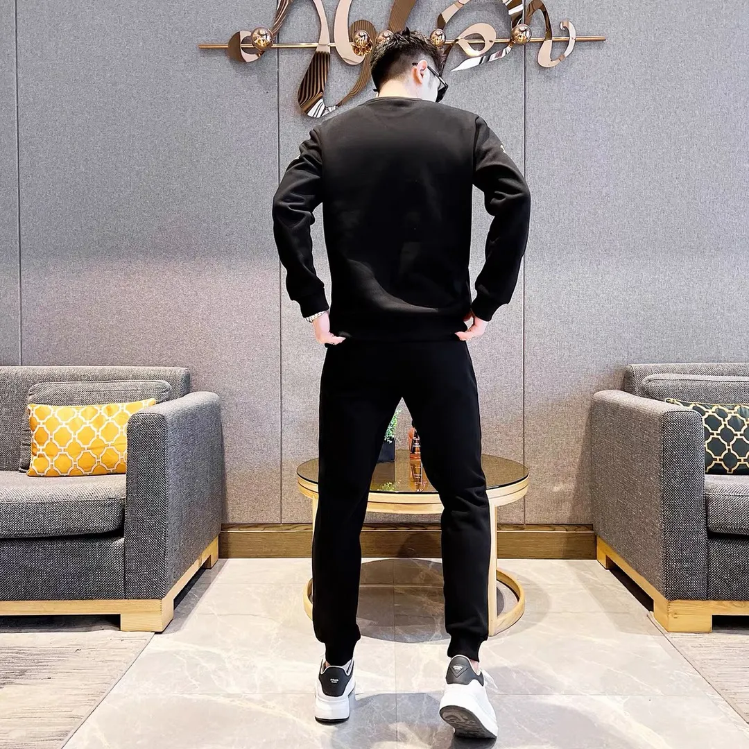 🅿️460 [ChampionHearts] Hot-selling suit is coming. Focus on the original version of the official website. 2025 new hot-selling sweatshirt suit. The original order is the best. 🇭🇰The meticulous work of top designers. It has a fitting and perfect upper body effect. All-natural high-quality Tencel Roman cotton 100%, close-fitting comfort, noble and elegant! Original hardware embodies elegance and nobility! Counter size: M-4XL (up to 190 pounds)